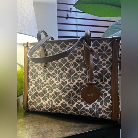* SOLD * Kate Spade Flower Jacquard Market Medium Tote - Picture 7 of 8